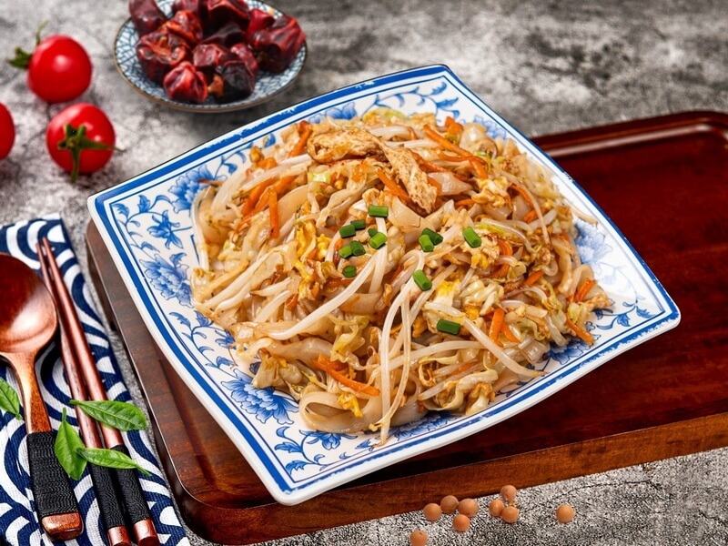 牛腩蛋炒河粉
